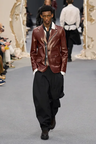 Look 10